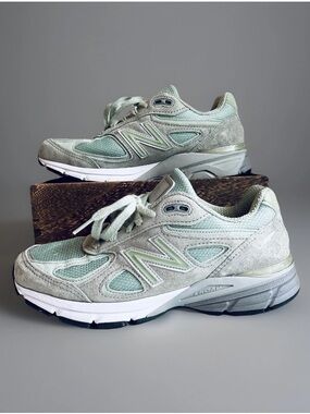 RARE! New Balance 990-V4 Suede Sneakers Mens 6.5/Wmns 7.5 Mint Green Dad Shoes